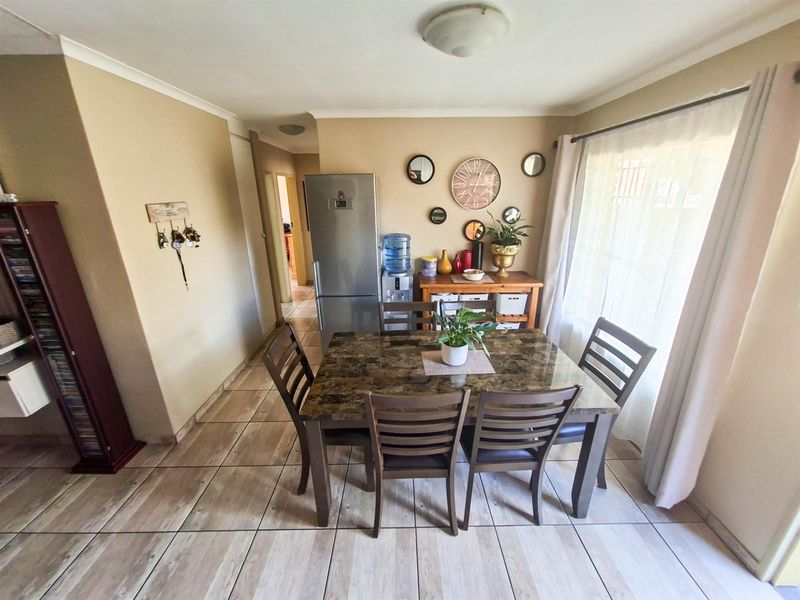 Townhouse For Sale in Rooihuiskraal North, Centurion - Photo 5