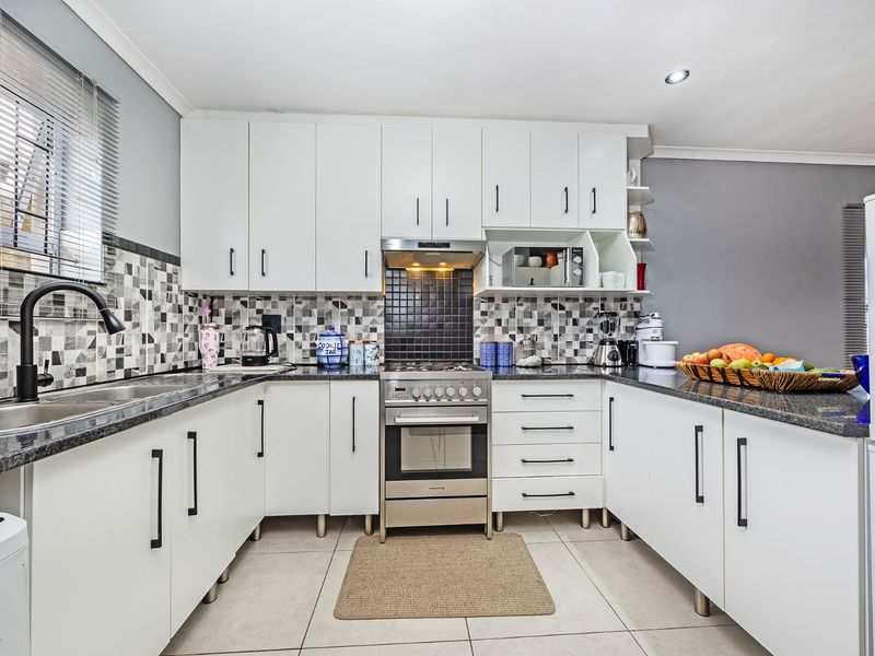 House For Sale in Langeberg Heights, Kraaifontein - Photo 2