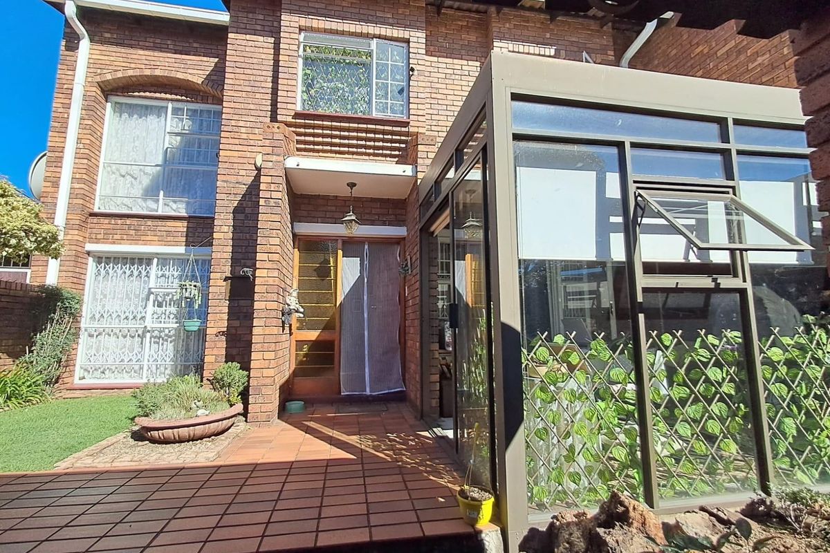 3 Bedroom Townhouse For Sale in Zwartkop Centurion Gauteng - Photo 3