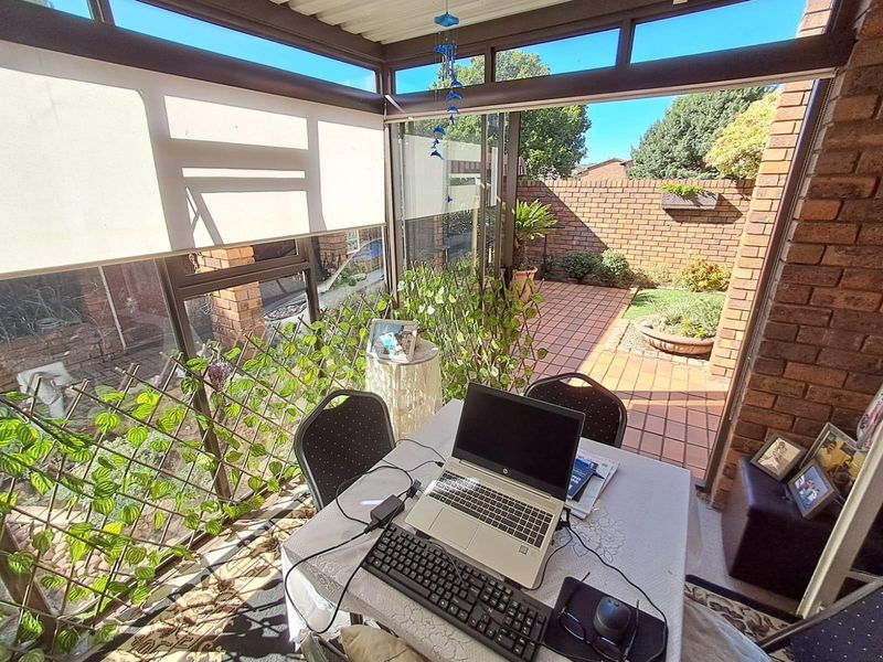 3 Bedroom Townhouse For Sale in Zwartkop Centurion Gauteng - Photo 9