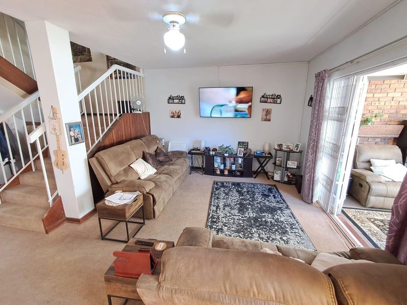 3 Bedroom Townhouse For Sale in Zwartkop Centurion Gauteng - Photo 7