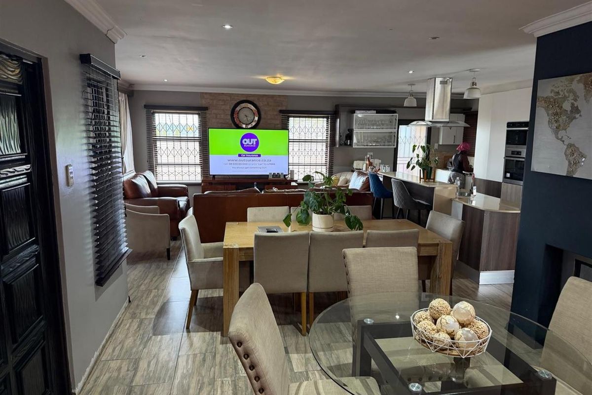 4 Bedroom House To Rent in Kibler Park, Johannesburg - Photo 4