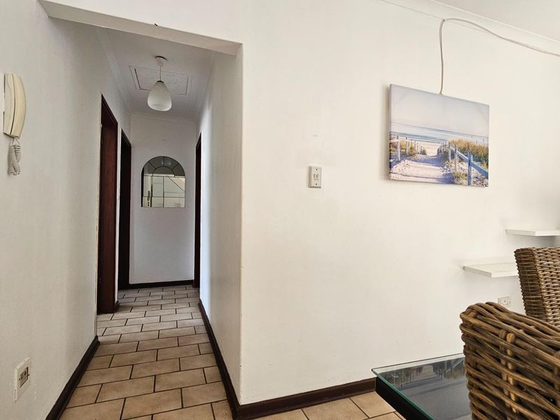 Three Bedroom Duplex in Uvongo  Walking distance to Beach and Restaurants - Photo 10
