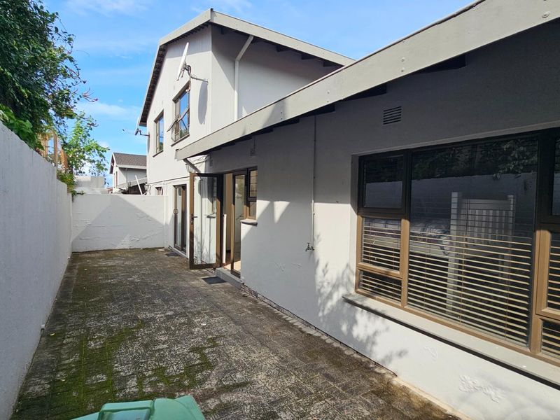 Three Bedroom Duplex in Uvongo  Walking distance to Beach and Restaurants - Photo 9