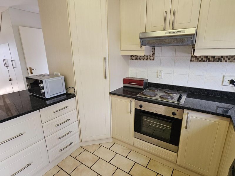 Three Bedroom Duplex in Uvongo  Walking distance to Beach and Restaurants - Photo 6