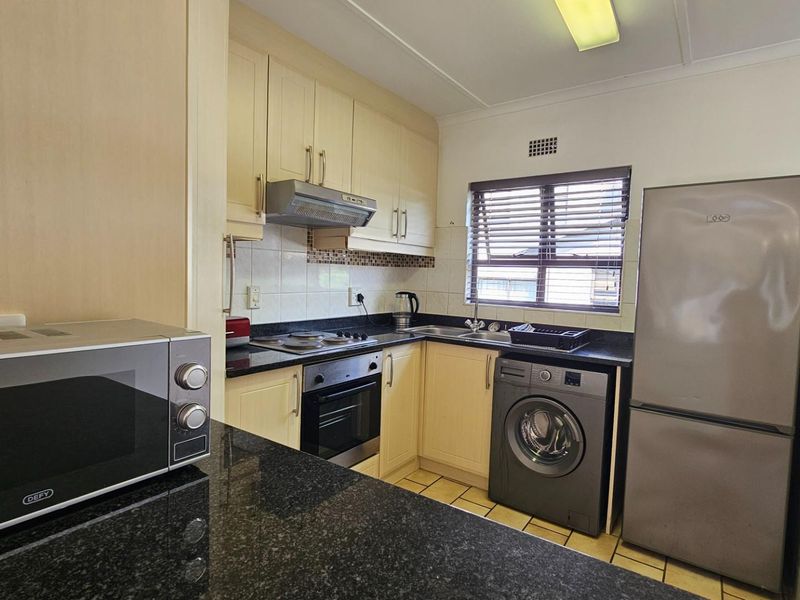 Three Bedroom Duplex in Uvongo  Walking distance to Beach and Restaurants - Photo 2