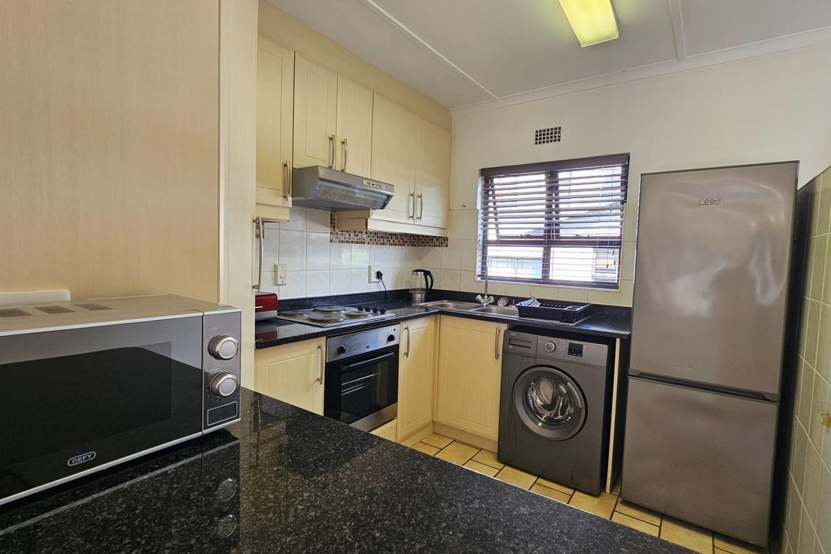 Three Bedroom Duplex in Uvongo  Walking distance to Beach and Restaurants - Photo 2
