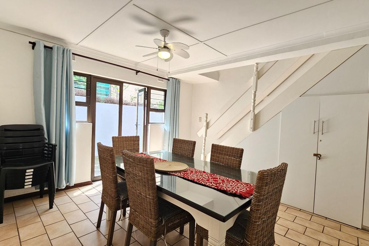 Three Bedroom Duplex in Uvongo  Walking distance to Beach and Restaurants - Photo 4