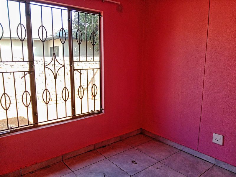 House to Rent in The Orchards, Akasia, Spacious Family Home in a Prime Location - Photo 4