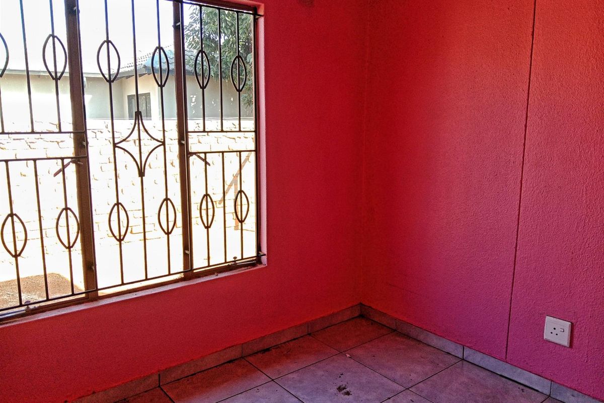 House to Rent in The Orchards, Akasia, Spacious Family Home in a Prime Location - Photo 4