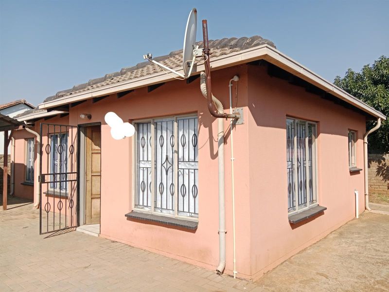 House to Rent in The Orchards, Akasia, Spacious Family Home in a Prime Location - Photo 2
