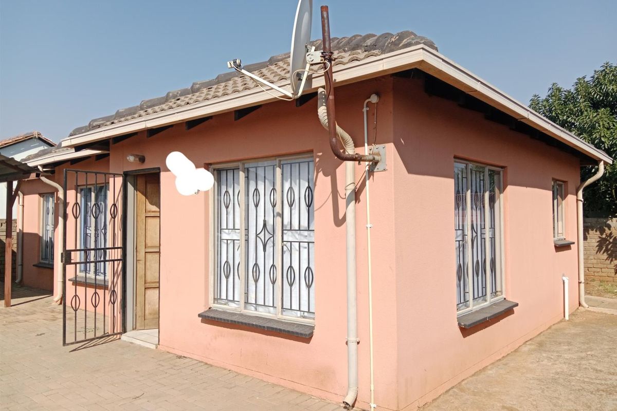 House to Rent in The Orchards, Akasia, Spacious Family Home in a Prime Location - Photo 2