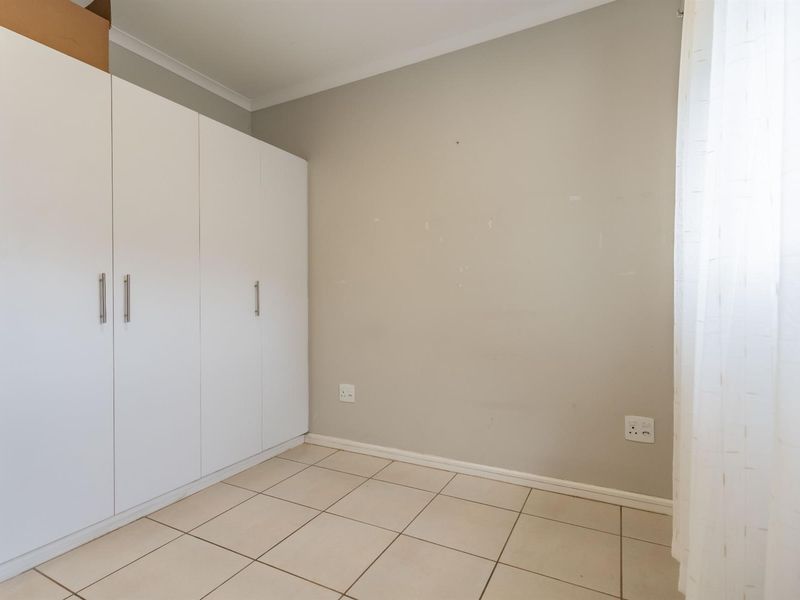 Modern and Elegant Living Apartment for Sale in Waterfall, KwaZulu Natal - Photo 8