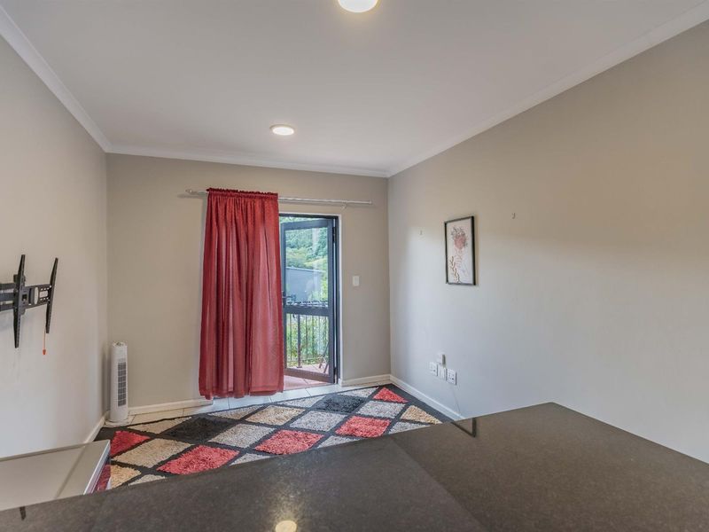 Modern and Elegant Living Apartment for Sale in Waterfall, KwaZulu Natal - Photo 3
