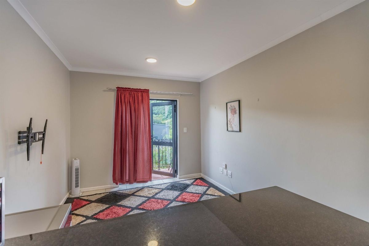 Modern and Elegant Living Apartment for Sale in Waterfall, KwaZulu Natal - Photo 3