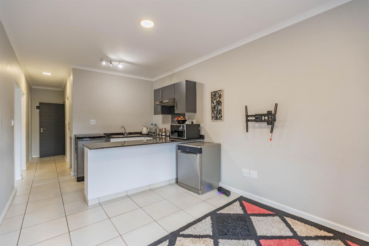 Modern and Elegant Living Apartment for Sale in Waterfall, KwaZulu Natal - Photo 2