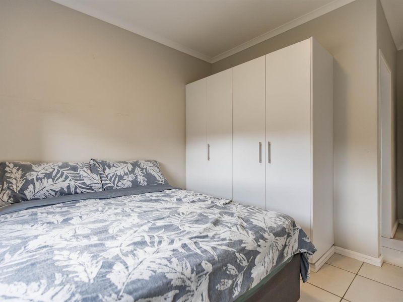 Modern and Elegant Living Apartment for Sale in Waterfall, KwaZulu Natal - Photo 5