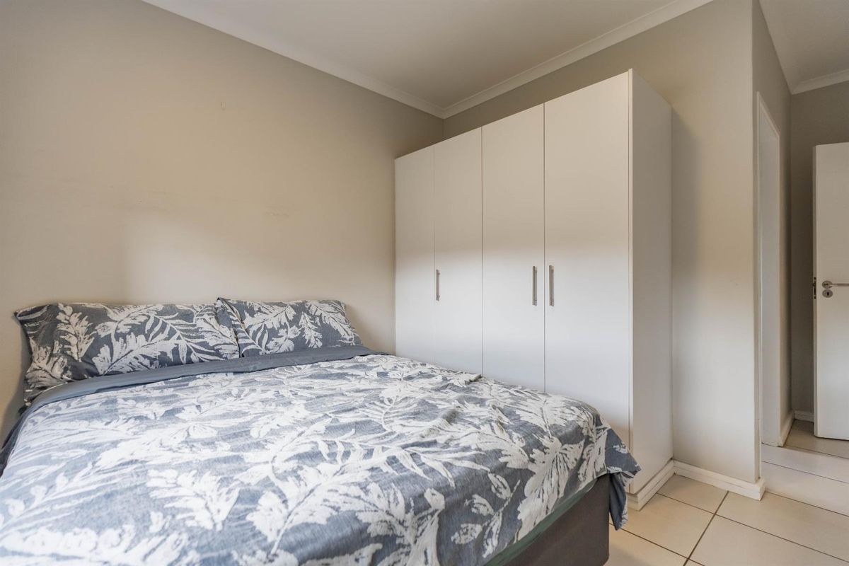 Modern and Elegant Living Apartment for Sale in Waterfall, KwaZulu Natal - Photo 5