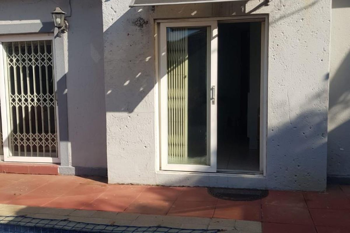 3Bedroom House For Sale in Orange Grove, Johannesburg - Photo 2