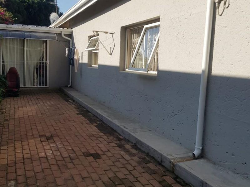 3Bedroom House For Sale in Orange Grove, Johannesburg - Photo 3