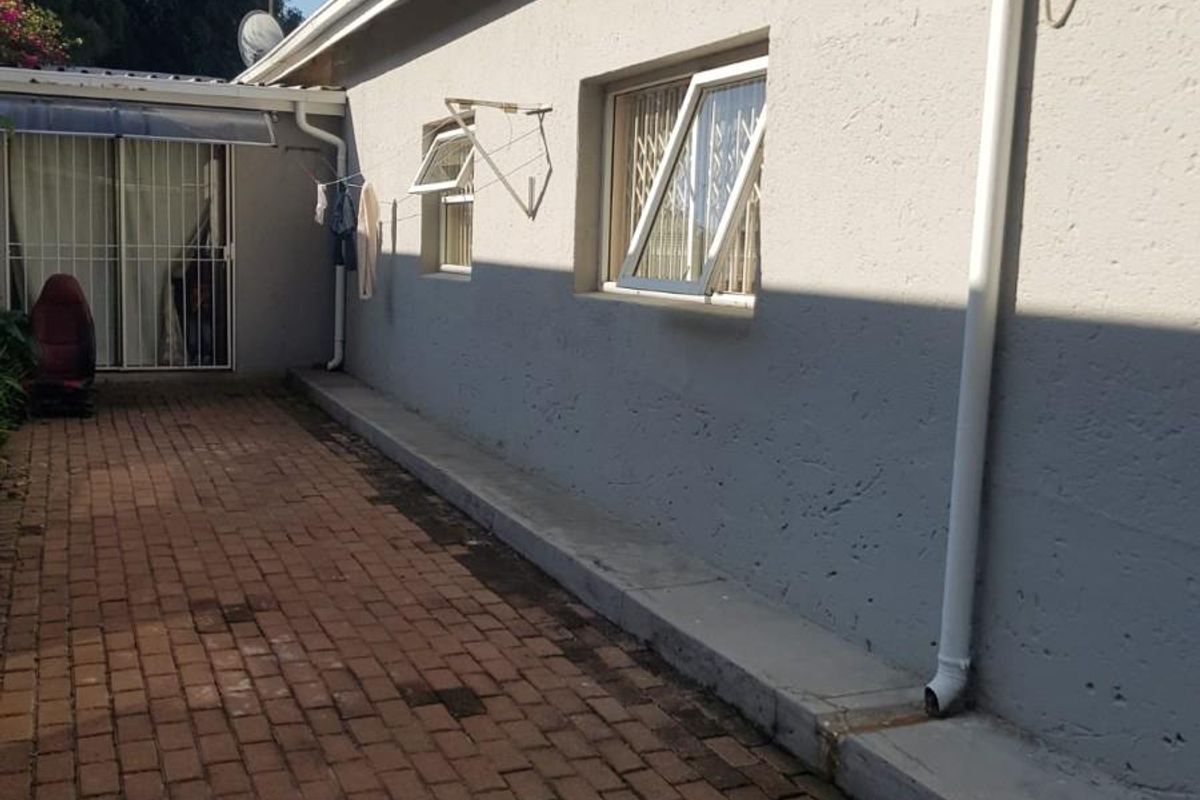 3Bedroom House For Sale in Orange Grove, Johannesburg - Photo 3