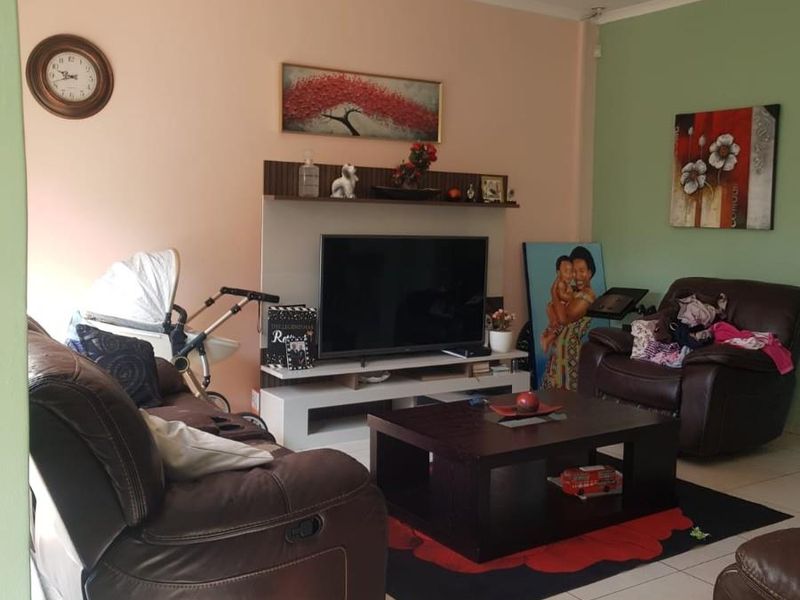 3Bedroom House For Sale in Orange Grove, Johannesburg - Photo 10
