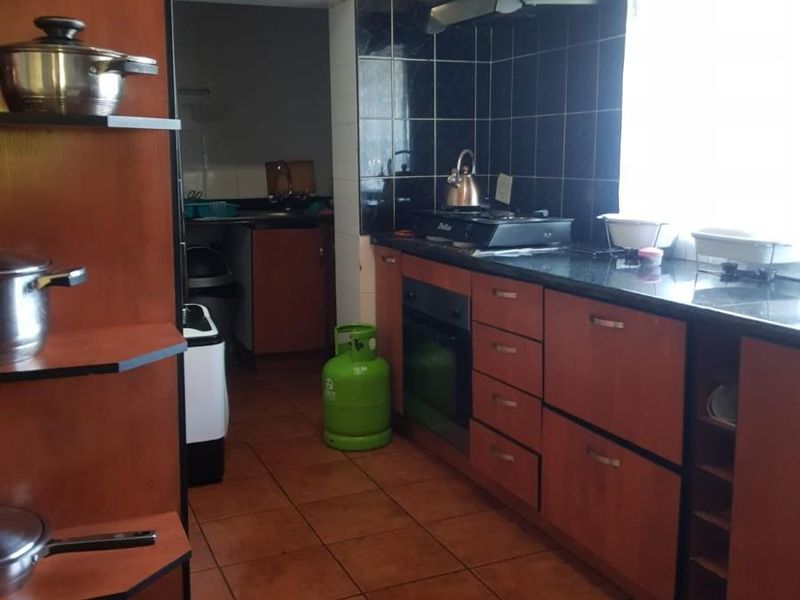 3Bedroom House For Sale in Orange Grove, Johannesburg - Photo 5