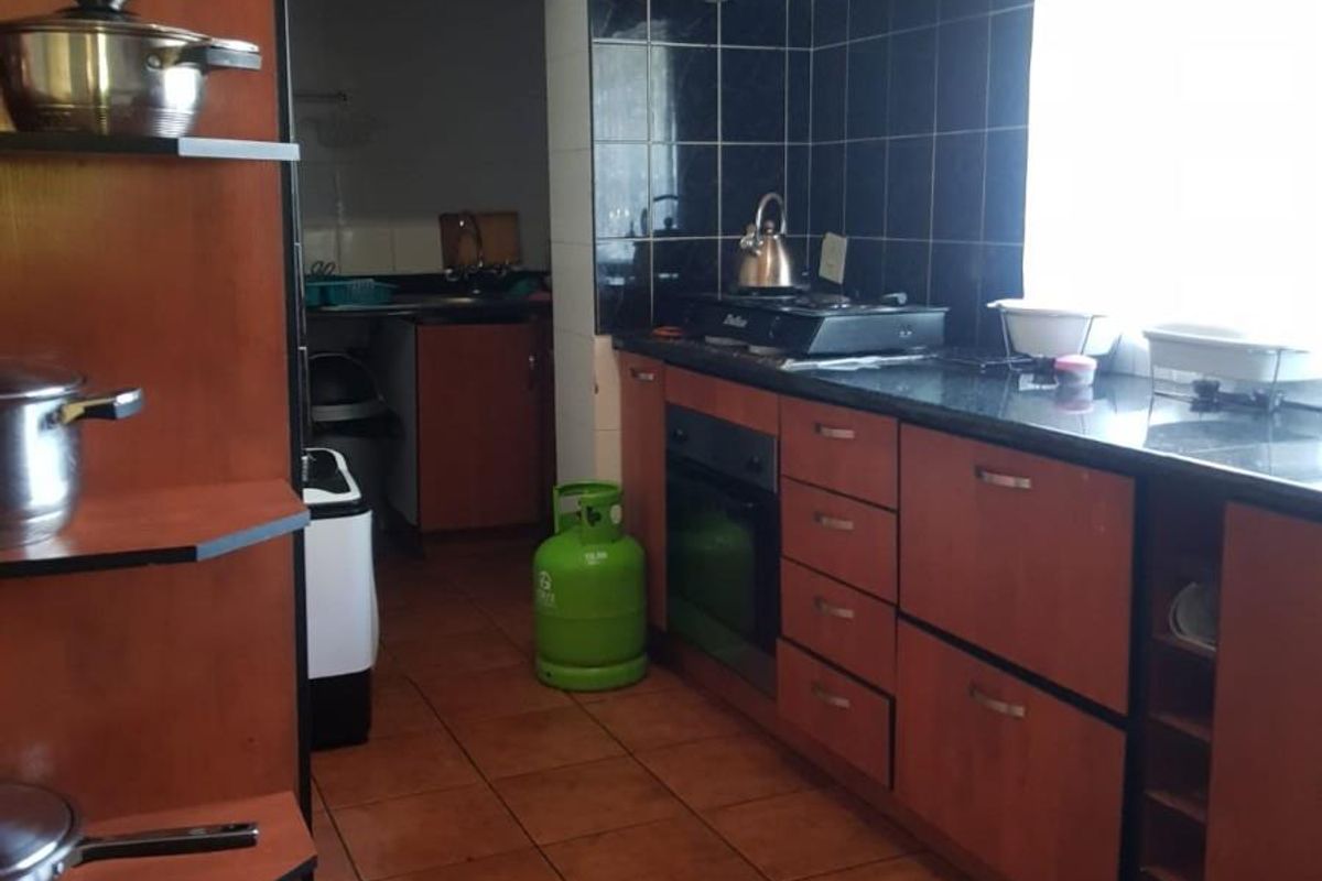 3Bedroom House For Sale in Orange Grove, Johannesburg - Photo 5