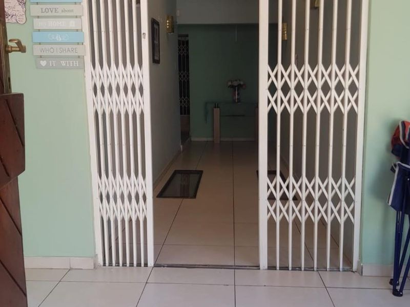 3Bedroom House For Sale in Orange Grove, Johannesburg - Photo 4