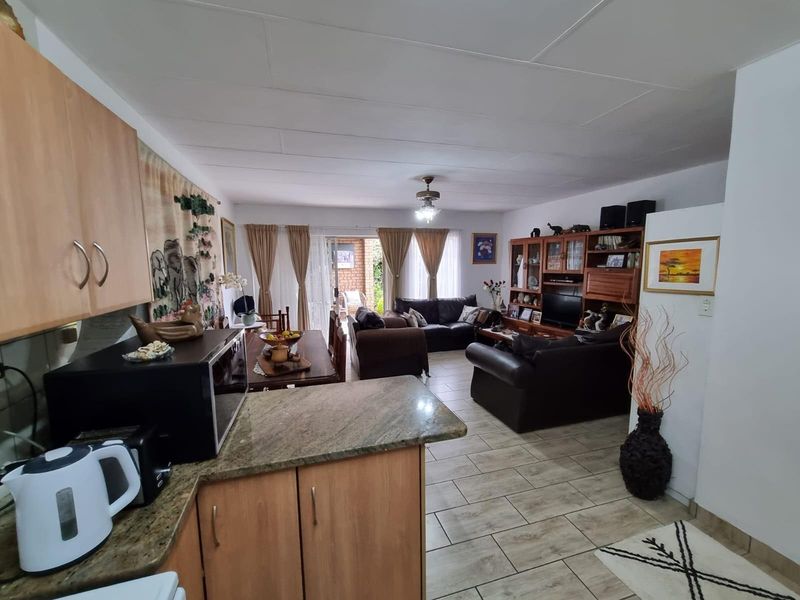 Exclusive, Private Living with an Extra-Large Garden - A Rare Find - Photo 6