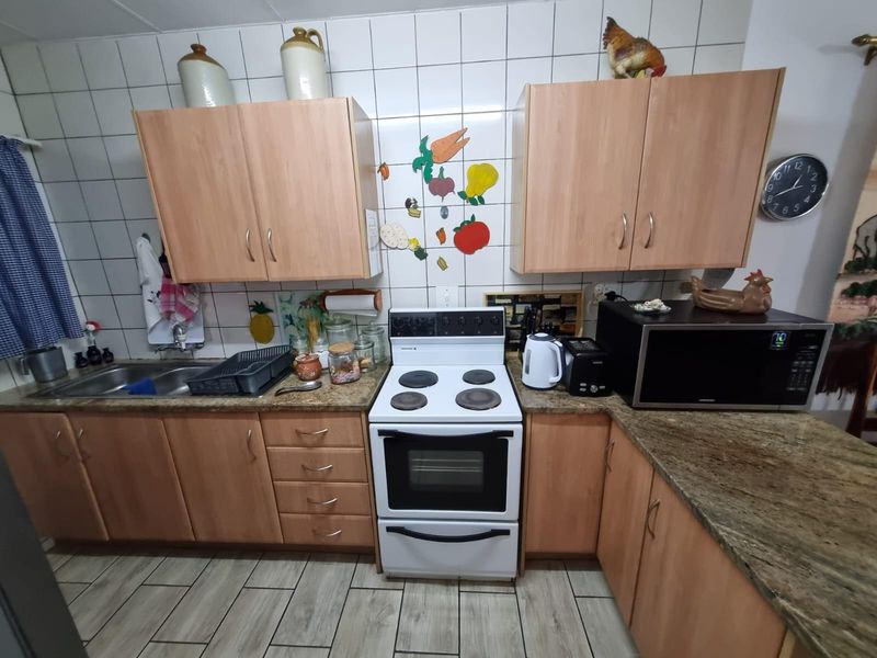 Exclusive, Private Living with an Extra-Large Garden - A Rare Find - Photo 4