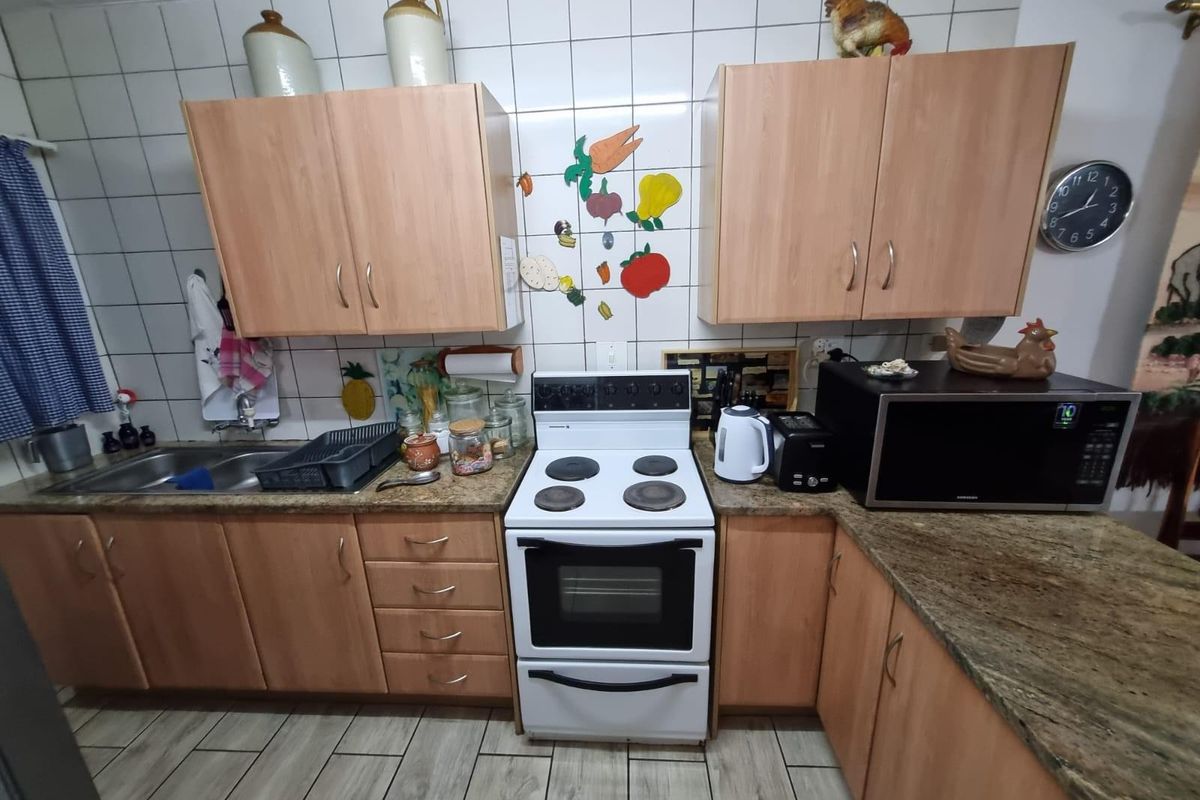 Exclusive, Private Living with an Extra-Large Garden - A Rare Find - Photo 4