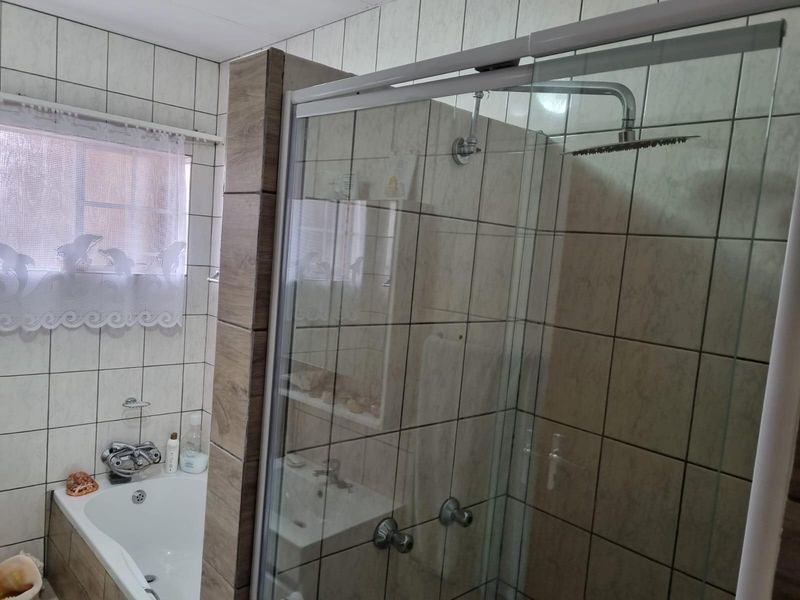 Exclusive, Private Living with an Extra-Large Garden - A Rare Find - Photo 10