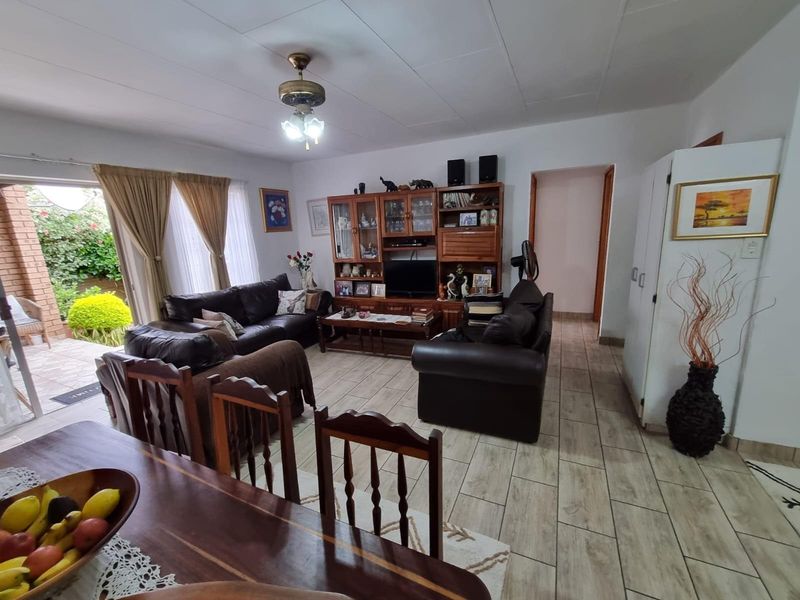 Exclusive, Private Living with an Extra-Large Garden - A Rare Find - Photo 8