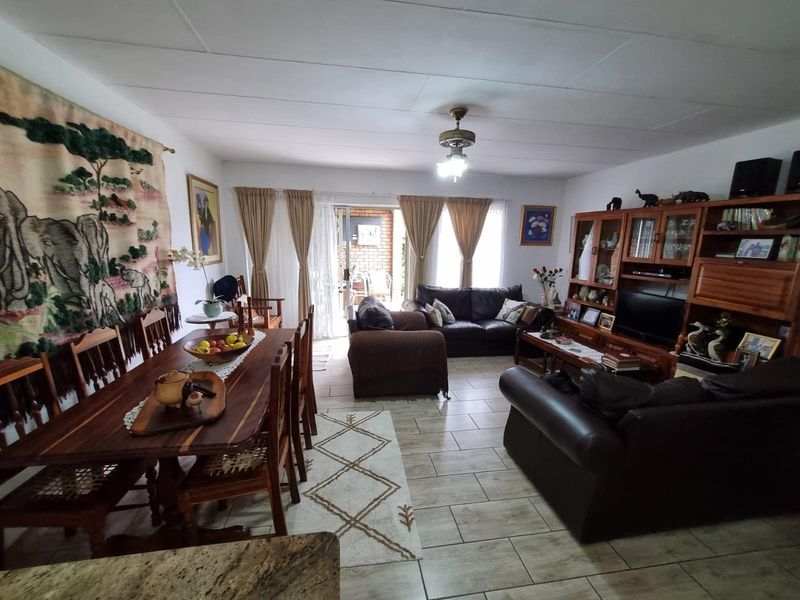 Exclusive, Private Living with an Extra-Large Garden - A Rare Find - Photo 7