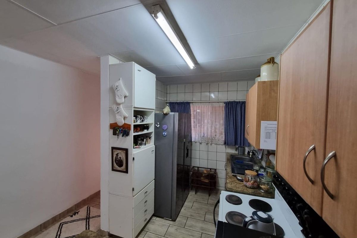 Exclusive, Private Living with an Extra-Large Garden - A Rare Find - Photo 3