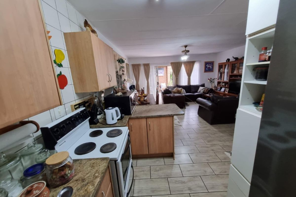 Exclusive, Private Living with an Extra-Large Garden - A Rare Find - Photo 5