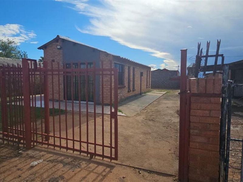 House For Sale in Roodepan, Kimberley - Photo 9