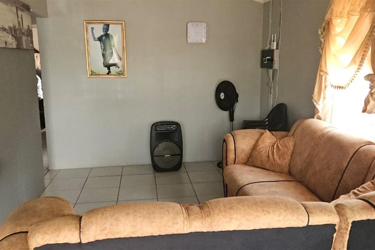House For Sale in Roodepan, Kimberley - Photo 3