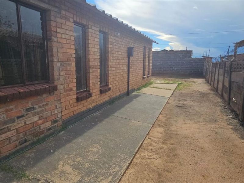 House For Sale in Roodepan, Kimberley - Photo 10