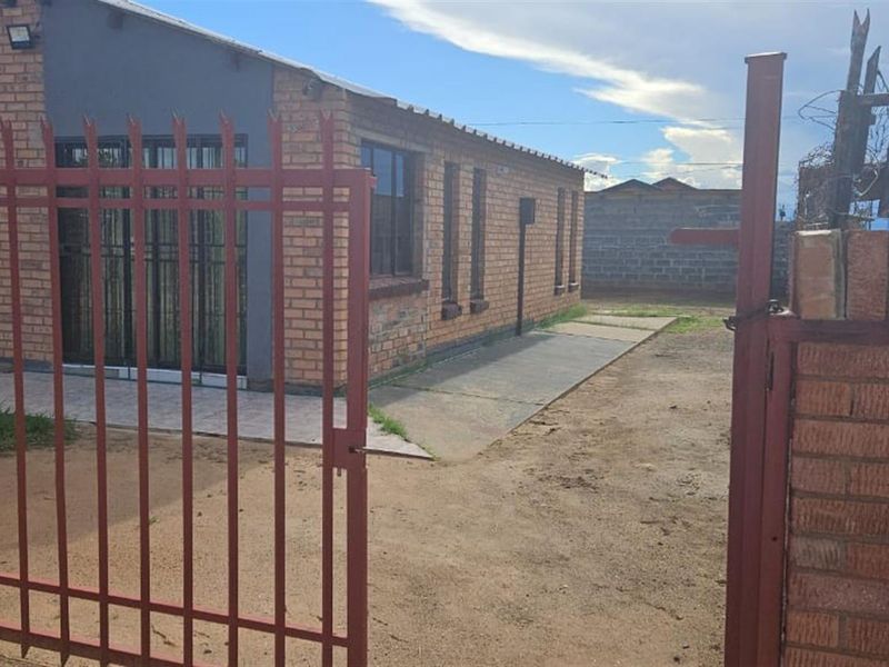 House For Sale in Roodepan, Kimberley - Photo 8