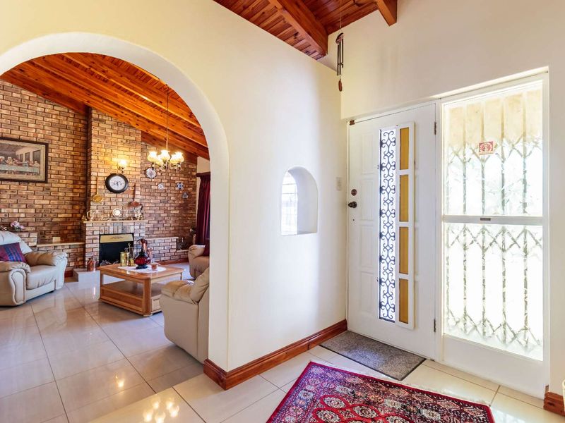 Modern Family Living with Investment Potential in the Heart of Malabar - Photo 8