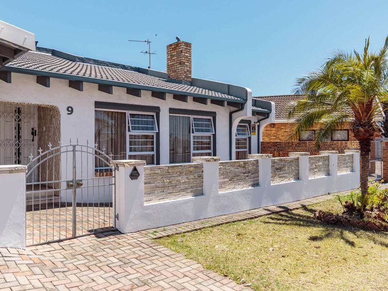Modern Family Living with Investment Potential in the Heart of Malabar - Photo 6