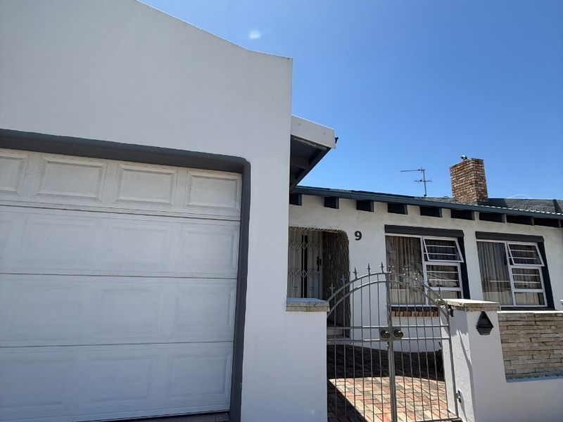 Modern Family Living with Investment Potential in the Heart of Malabar - Photo 1