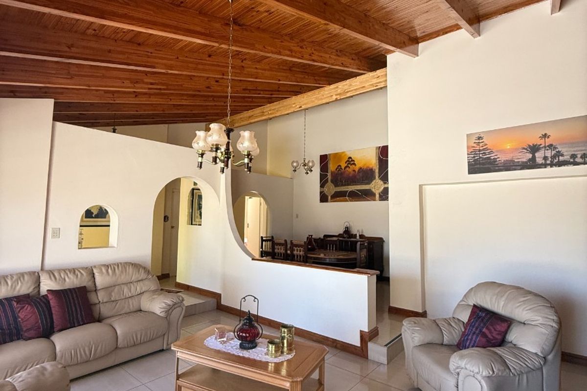 Modern Family Living with Investment Potential in the Heart of Malabar - Photo 2