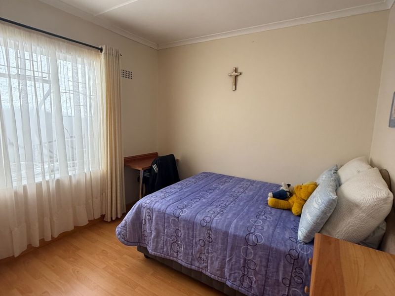 Modern Family Living with Investment Potential in the Heart of Malabar - Photo 8