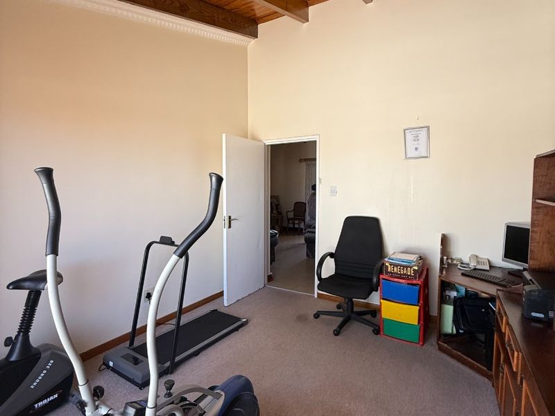 Modern Family Living with Investment Potential in the Heart of Malabar - Photo 6