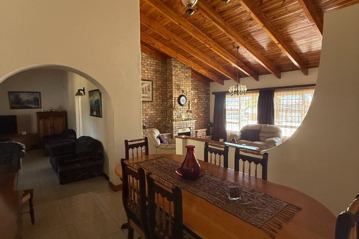Modern Family Living with Investment Potential in the Heart of Malabar - Photo 3