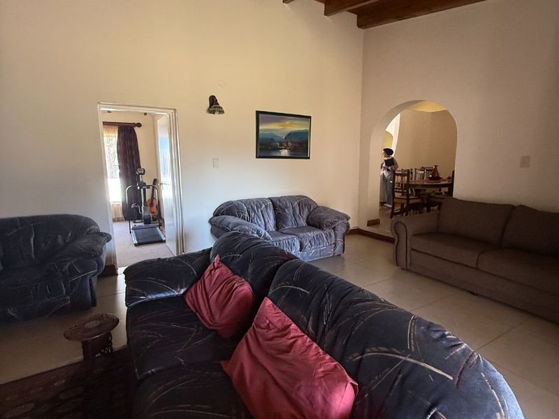 Modern Family Living with Investment Potential in the Heart of Malabar - Photo 4