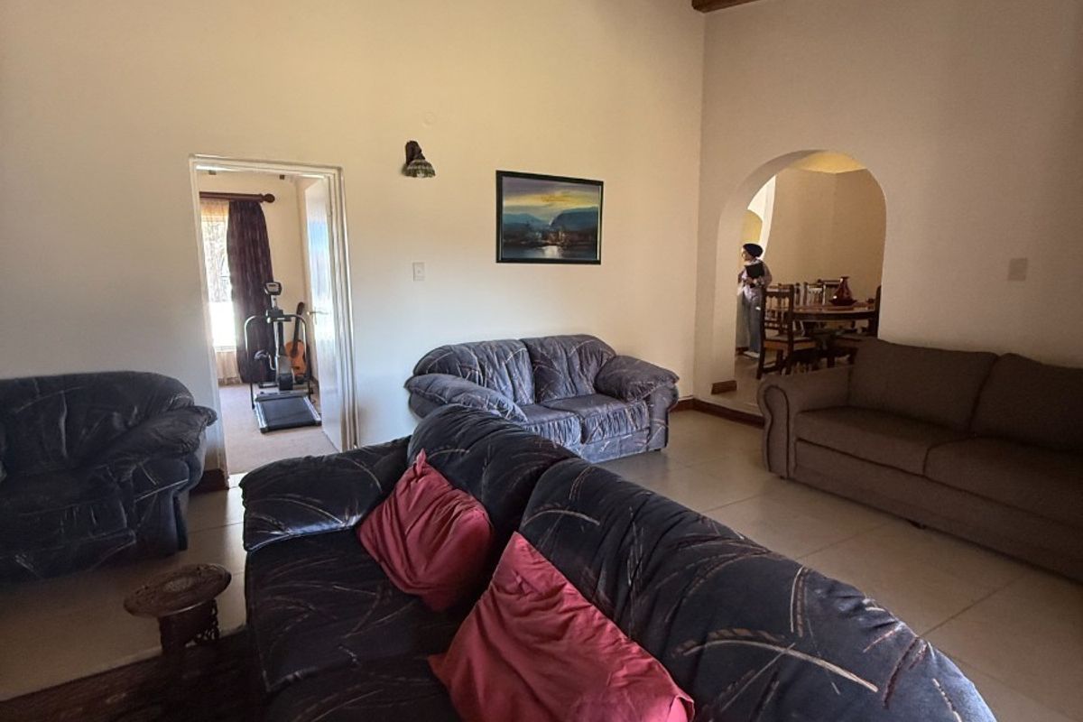 Modern Family Living with Investment Potential in the Heart of Malabar - Photo 4